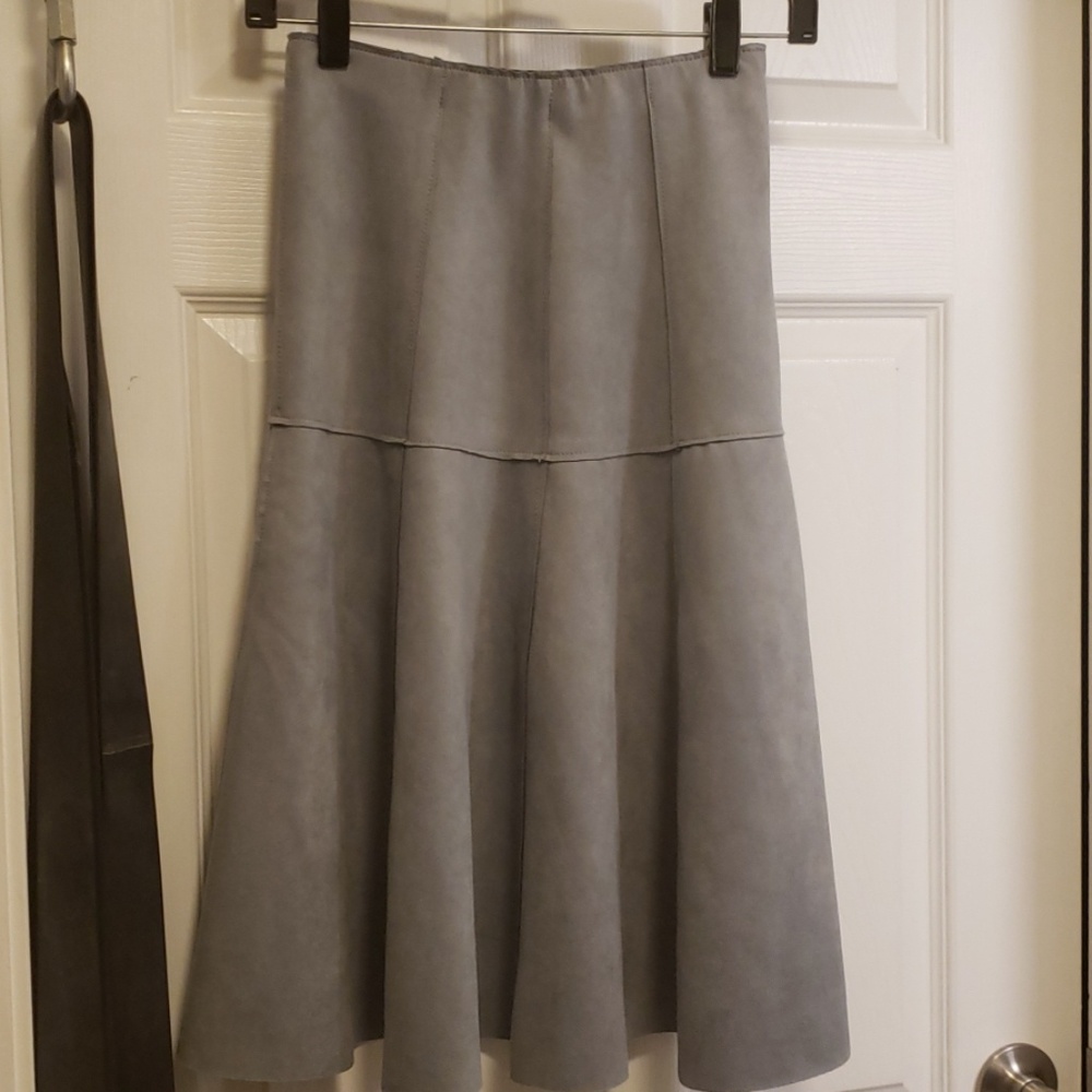 Faux suede skirt - Picture 2 of 3